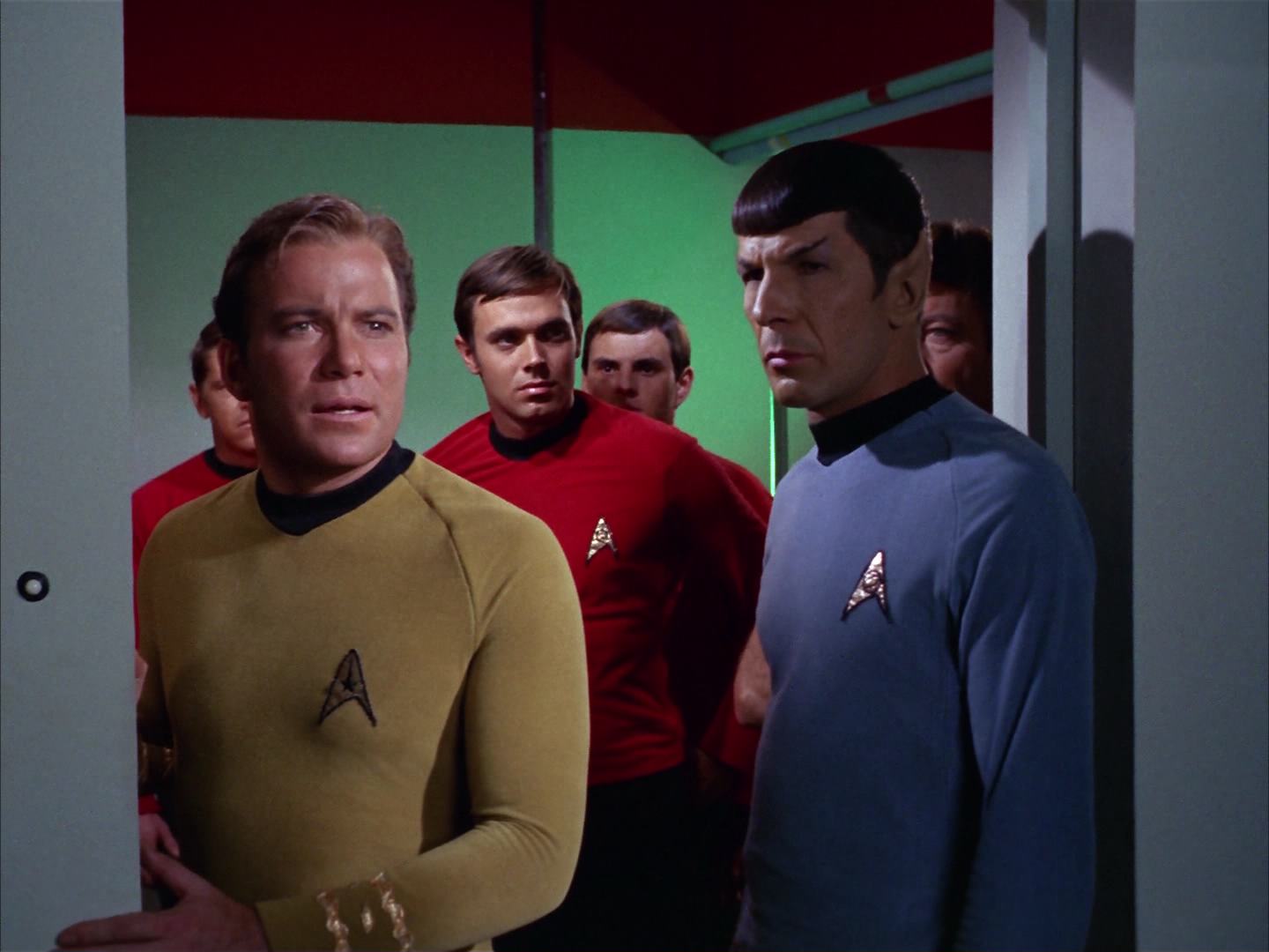 ariane179254_StarTrek_2x13_Obsession_2648.jpg