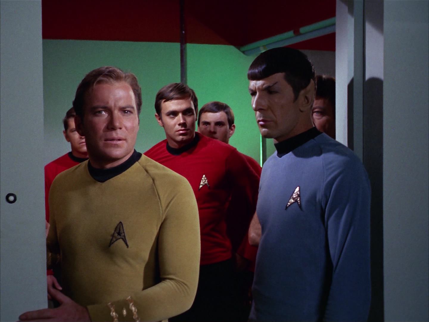 ariane179254_StarTrek_2x13_Obsession_2649.jpg