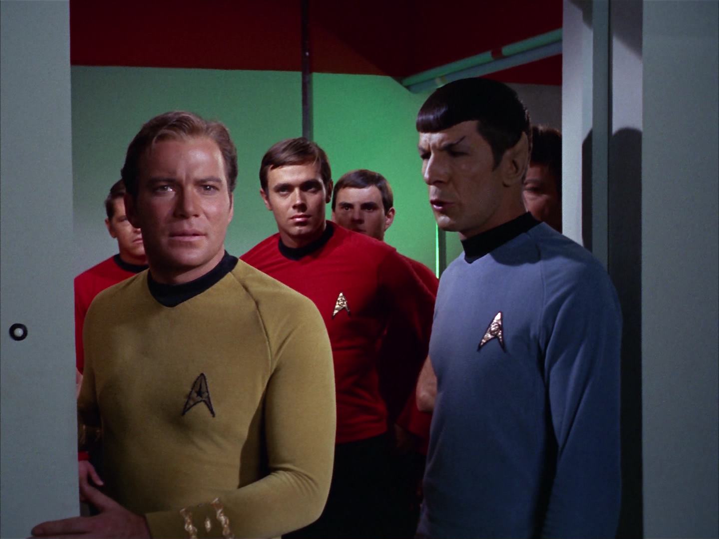 ariane179254_StarTrek_2x13_Obsession_2650.jpg