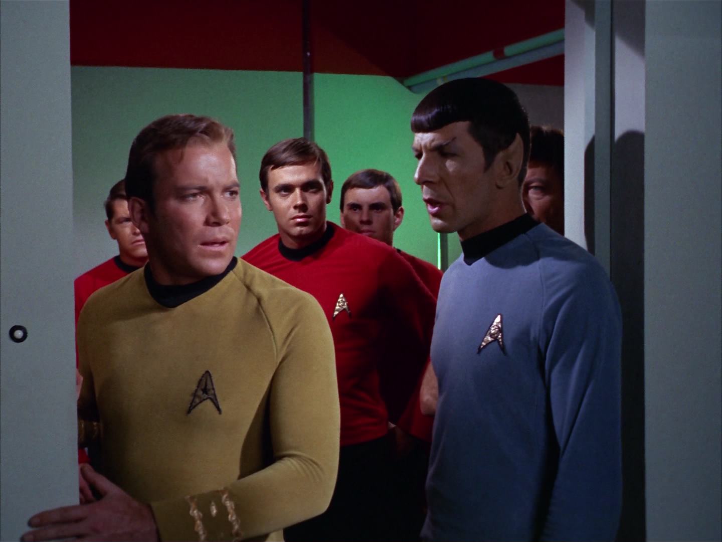 ariane179254_StarTrek_2x13_Obsession_2652.jpg