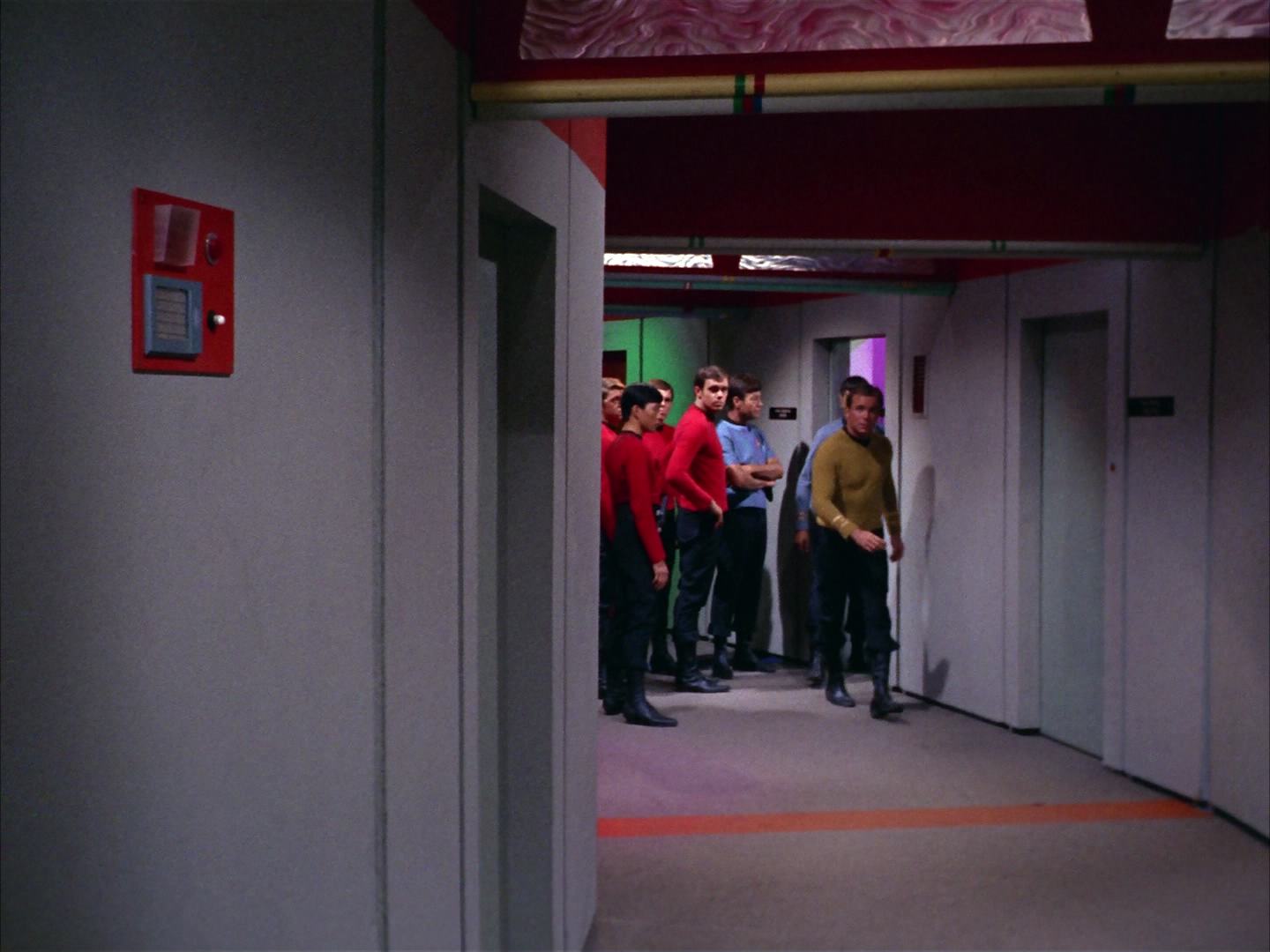 ariane179254_StarTrek_2x13_Obsession_2684.jpg