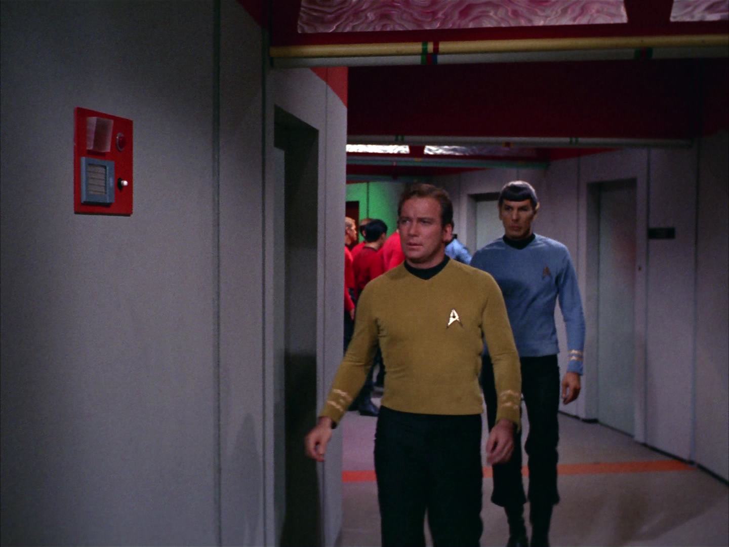 ariane179254_StarTrek_2x13_Obsession_2688.jpg