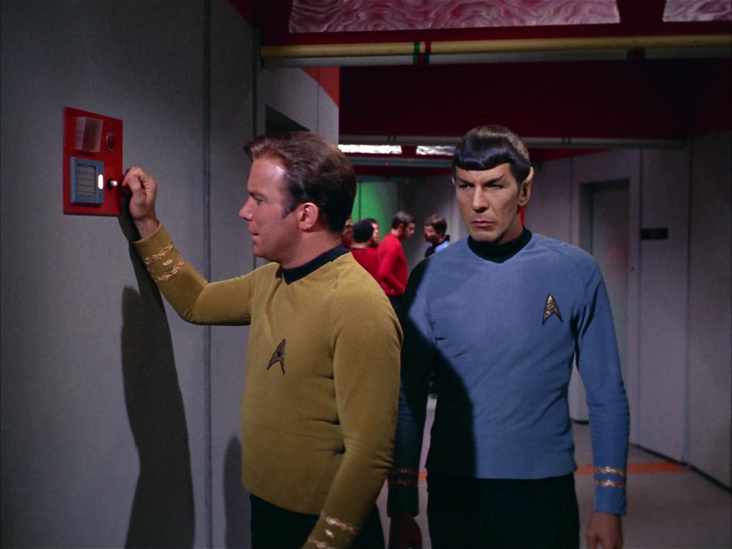 ariane179254_StarTrek_2x13_Obsession_2691.jpg