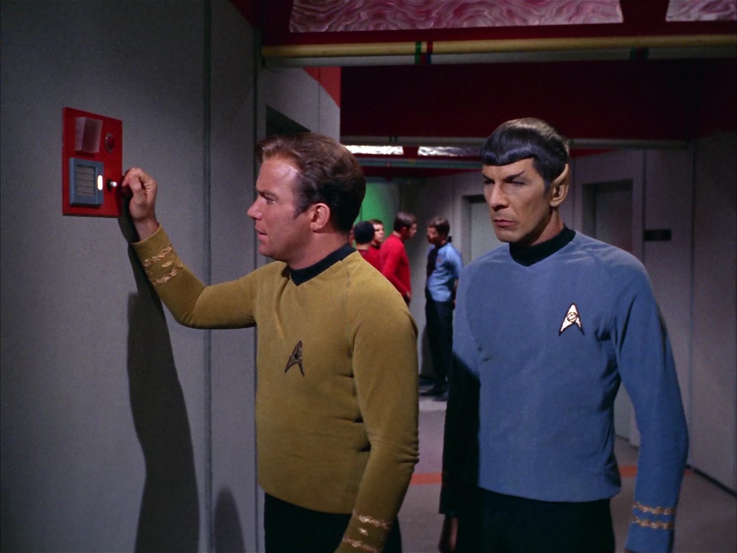 ariane179254_StarTrek_2x13_Obsession_2692.jpg