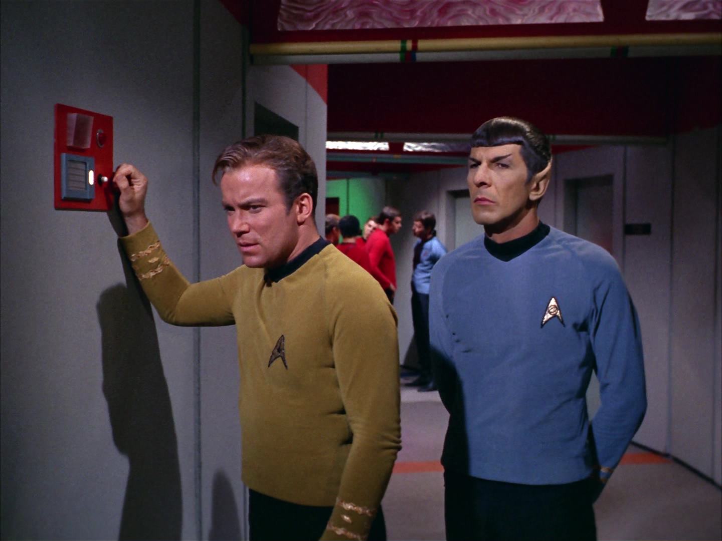 ariane179254_StarTrek_2x13_Obsession_2697.jpg