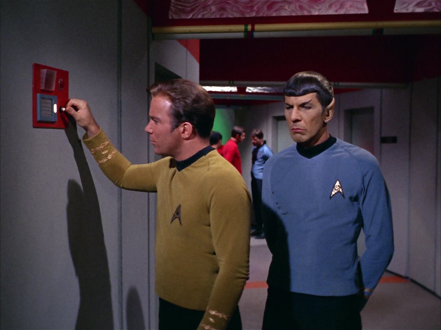 ariane179254_StarTrek_2x13_Obsession_2700.jpg