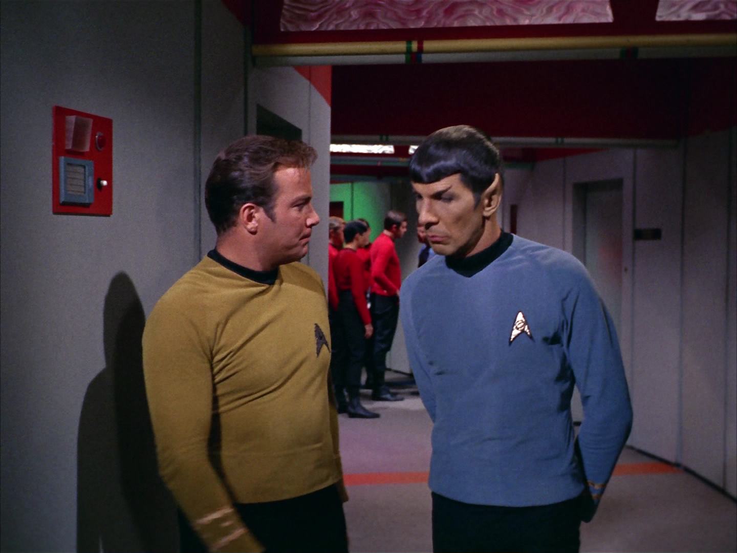 ariane179254_StarTrek_2x13_Obsession_2702.jpg