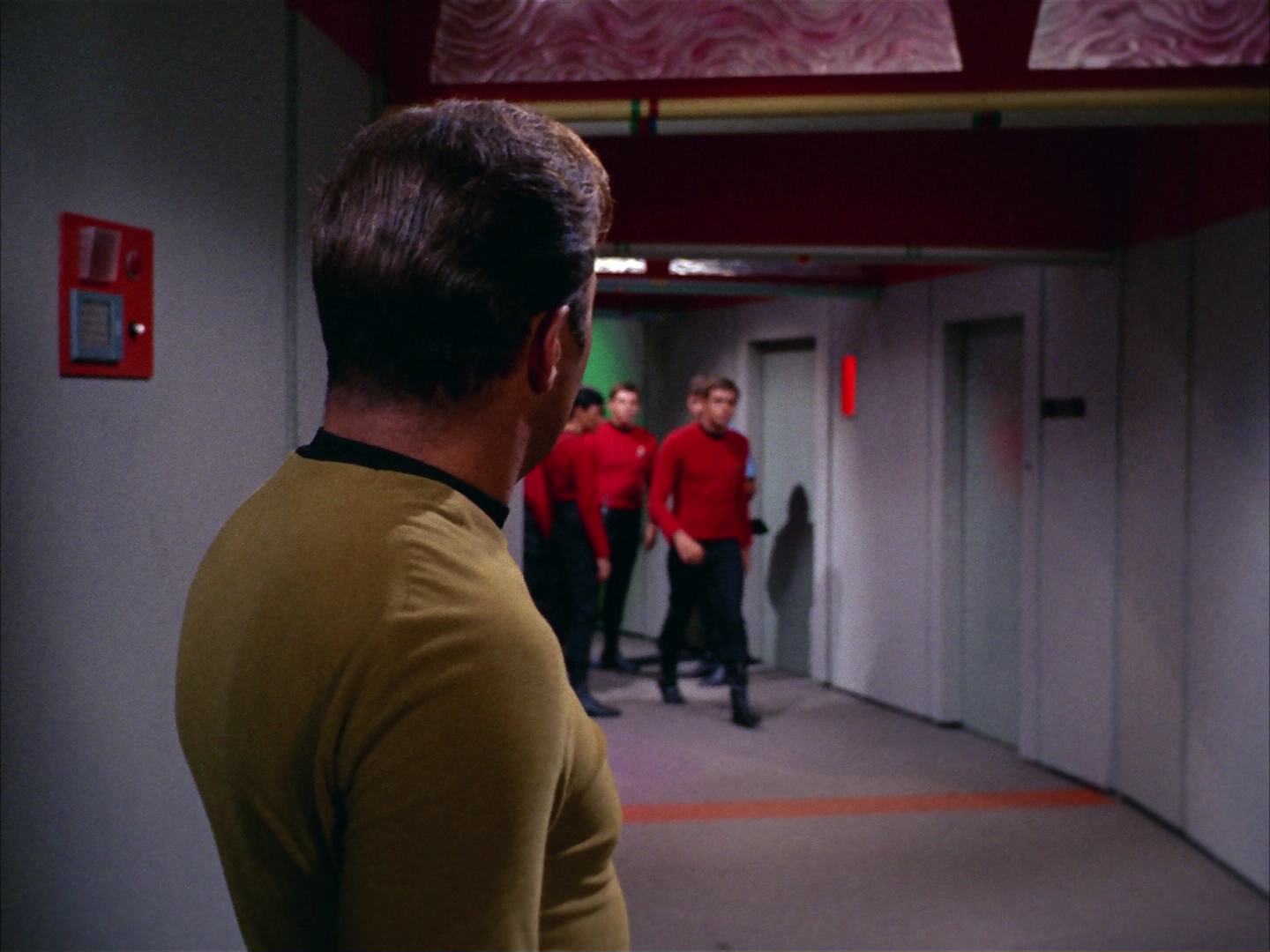 ariane179254_StarTrek_2x13_Obsession_2708.jpg