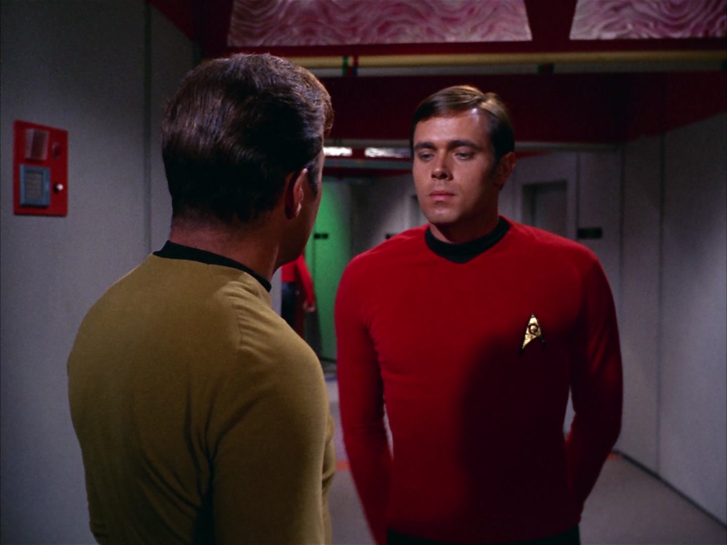 ariane179254_StarTrek_2x13_Obsession_2715.jpg