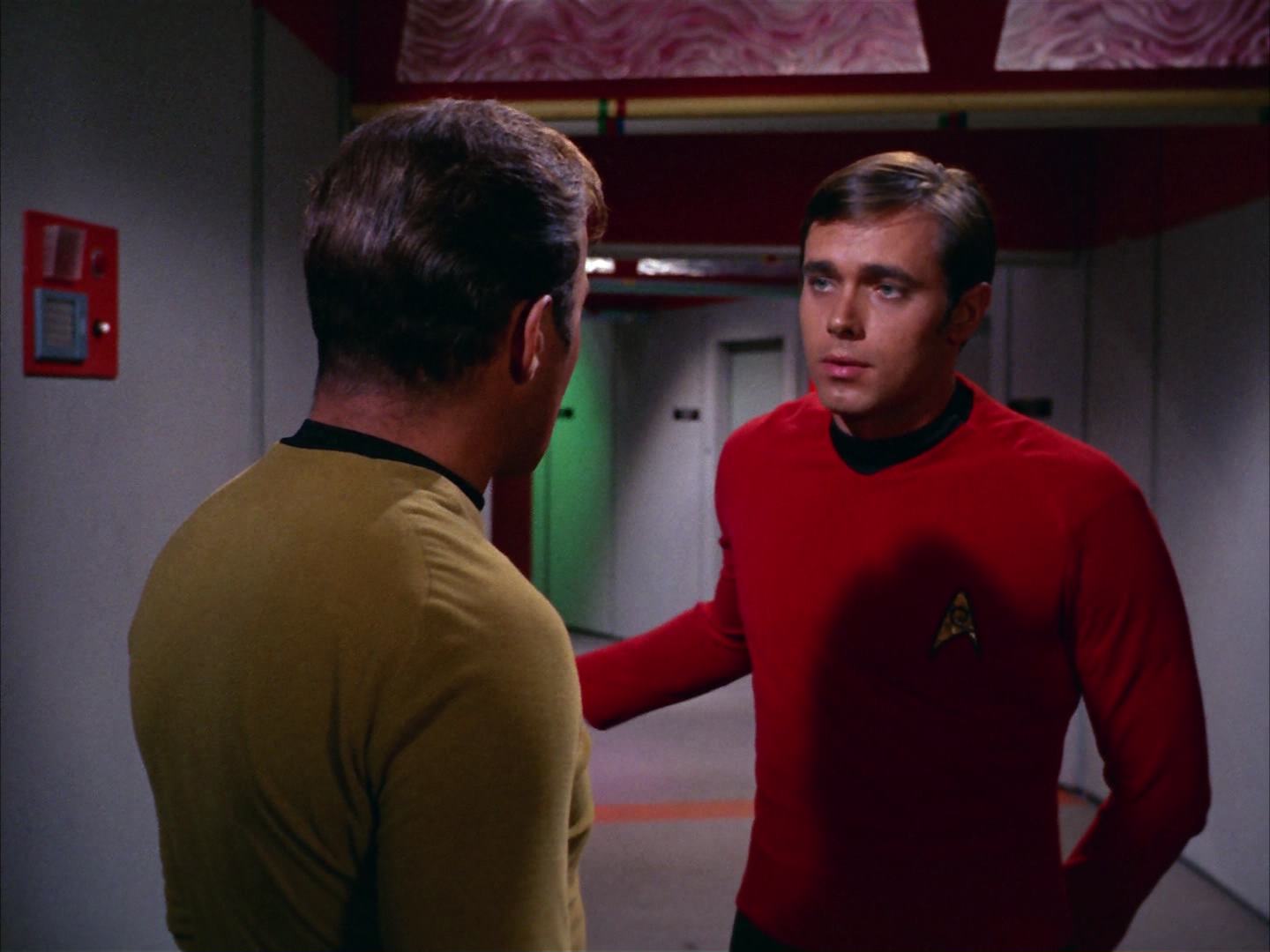 ariane179254_StarTrek_2x13_Obsession_2721.jpg