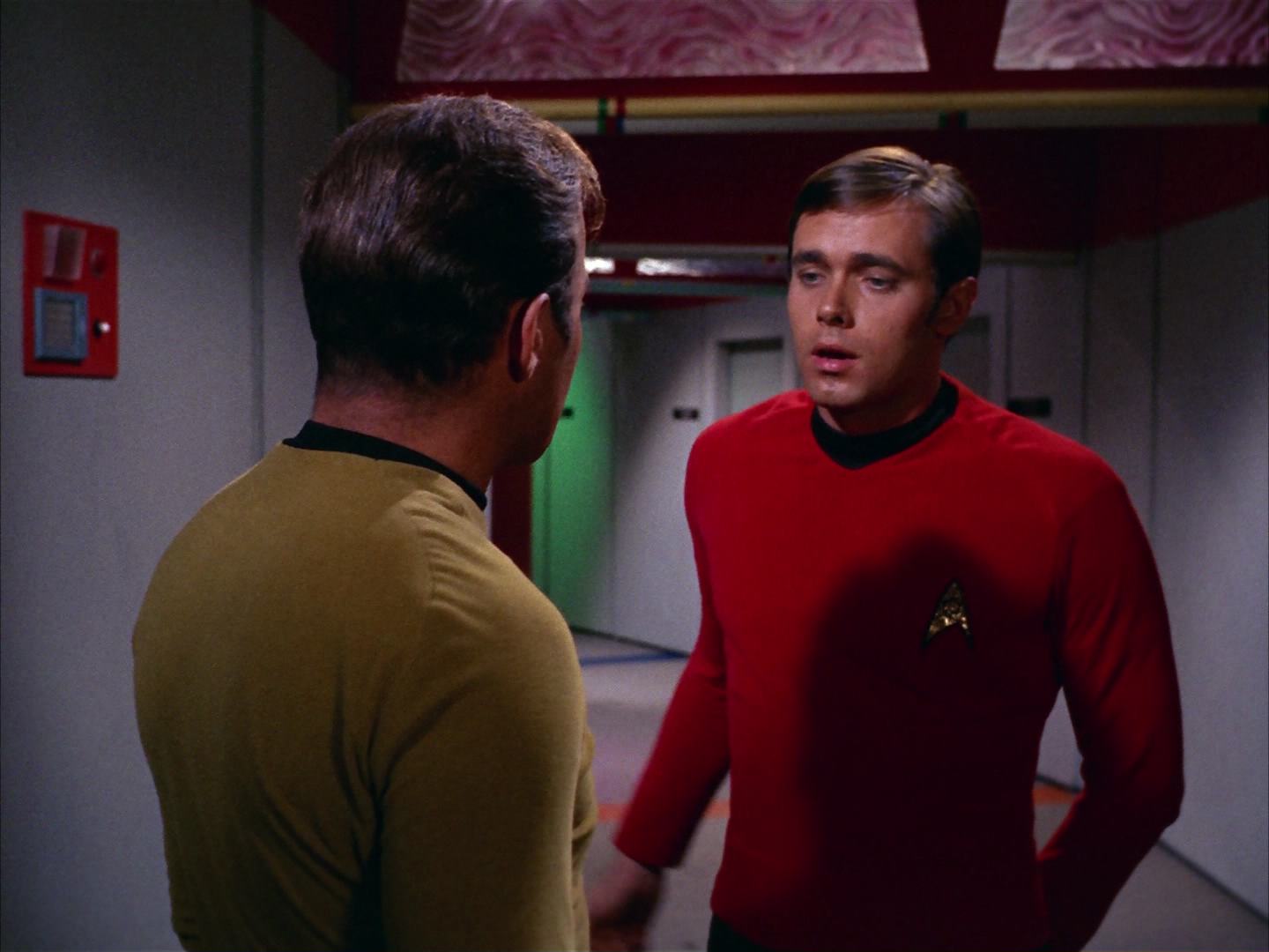 ariane179254_StarTrek_2x13_Obsession_2722.jpg