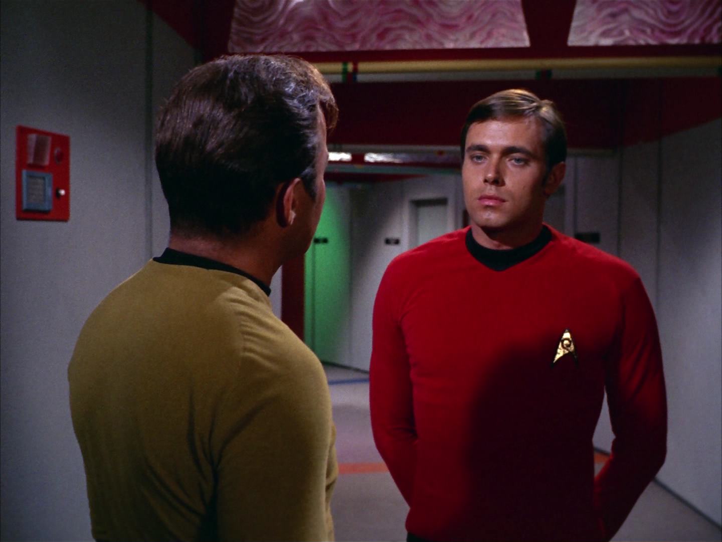 ariane179254_StarTrek_2x13_Obsession_2727.jpg