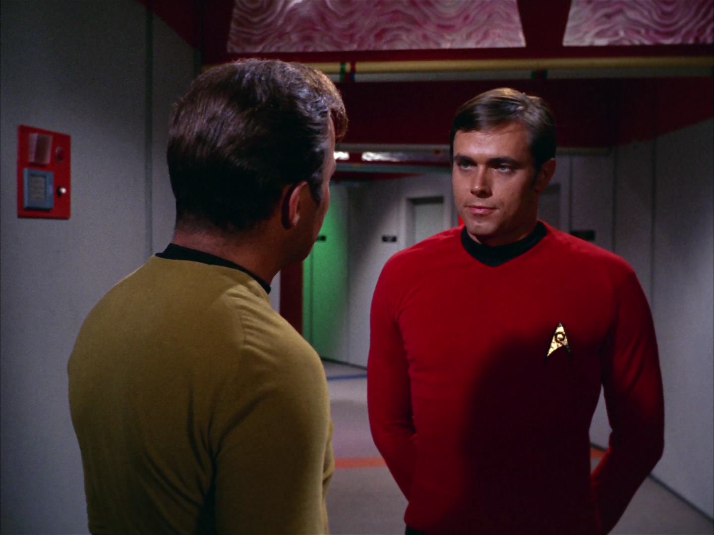 ariane179254_StarTrek_2x13_Obsession_2736.jpg