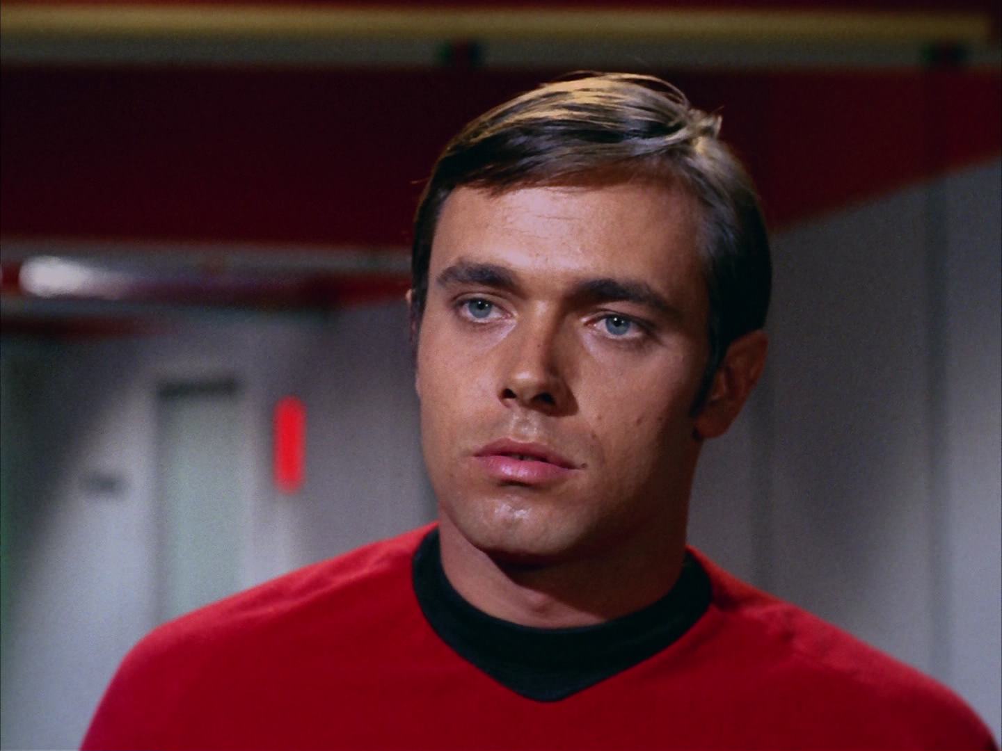 ariane179254_StarTrek_2x13_Obsession_2744.jpg