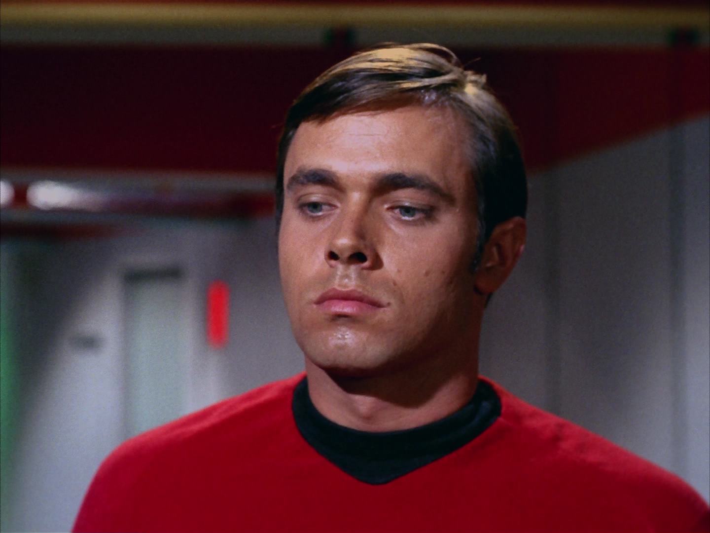 ariane179254_StarTrek_2x13_Obsession_2763.jpg