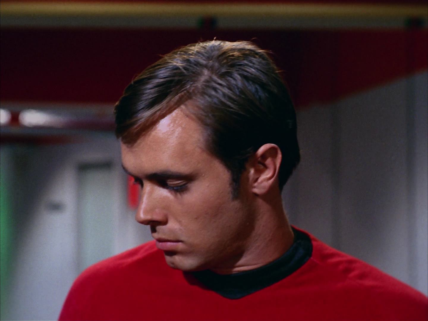 ariane179254_StarTrek_2x13_Obsession_2764.jpg
