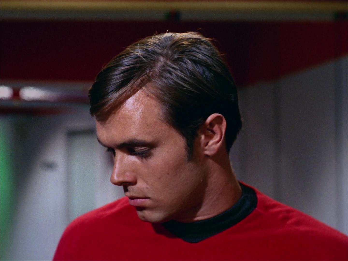 ariane179254_StarTrek_2x13_Obsession_2767.jpg