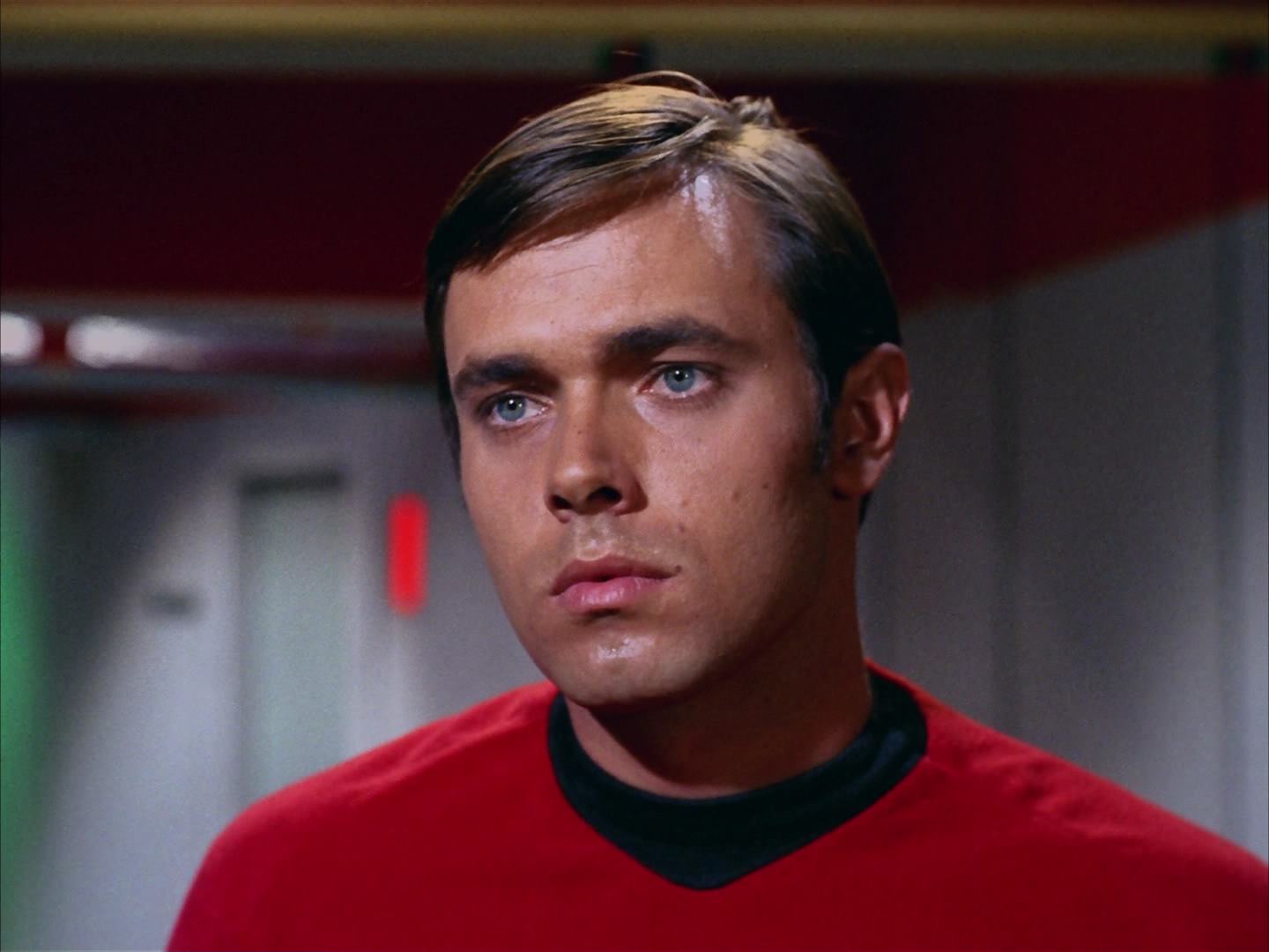 ariane179254_StarTrek_2x13_Obsession_2768.jpg