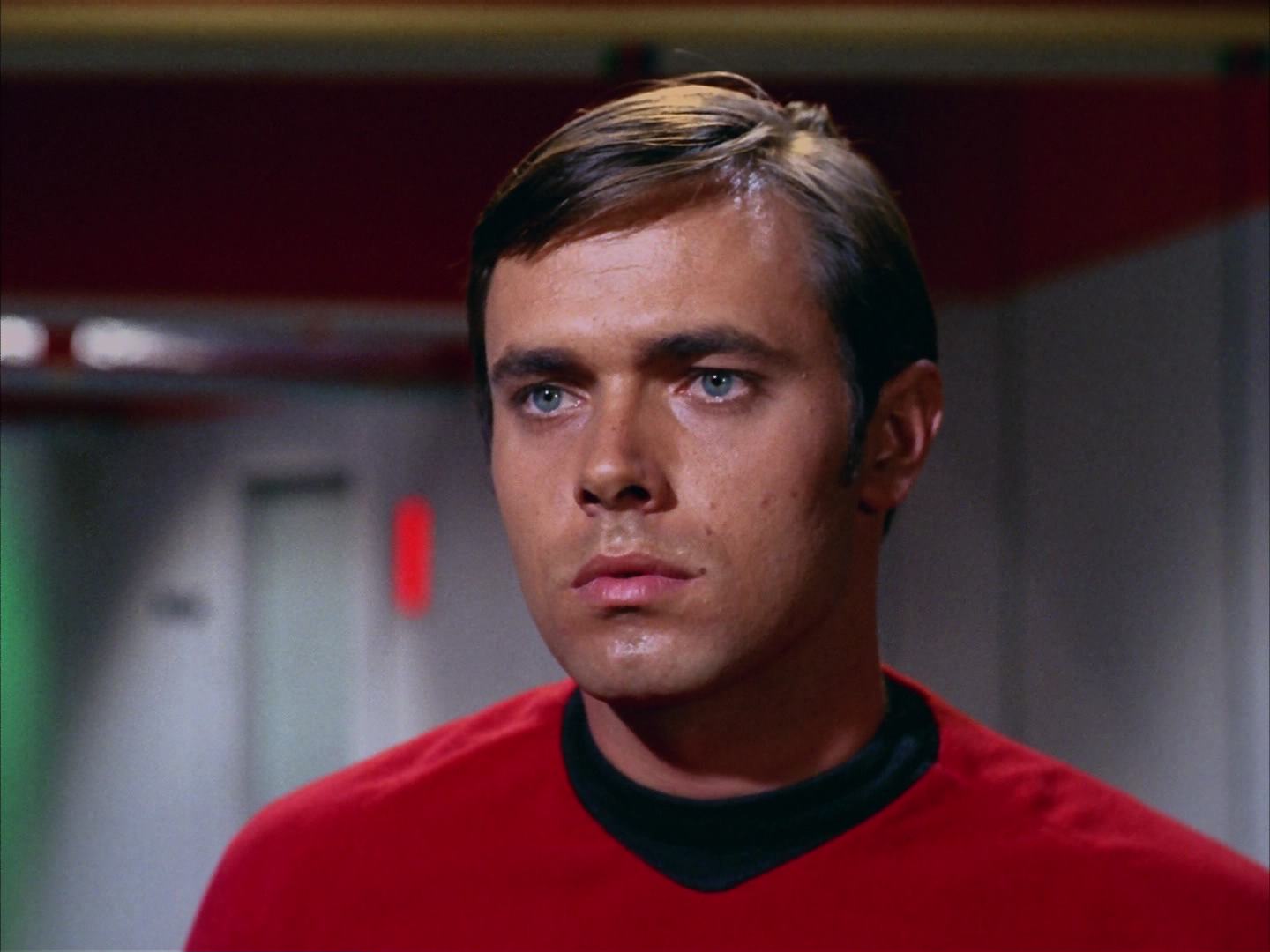 ariane179254_StarTrek_2x13_Obsession_2772.jpg
