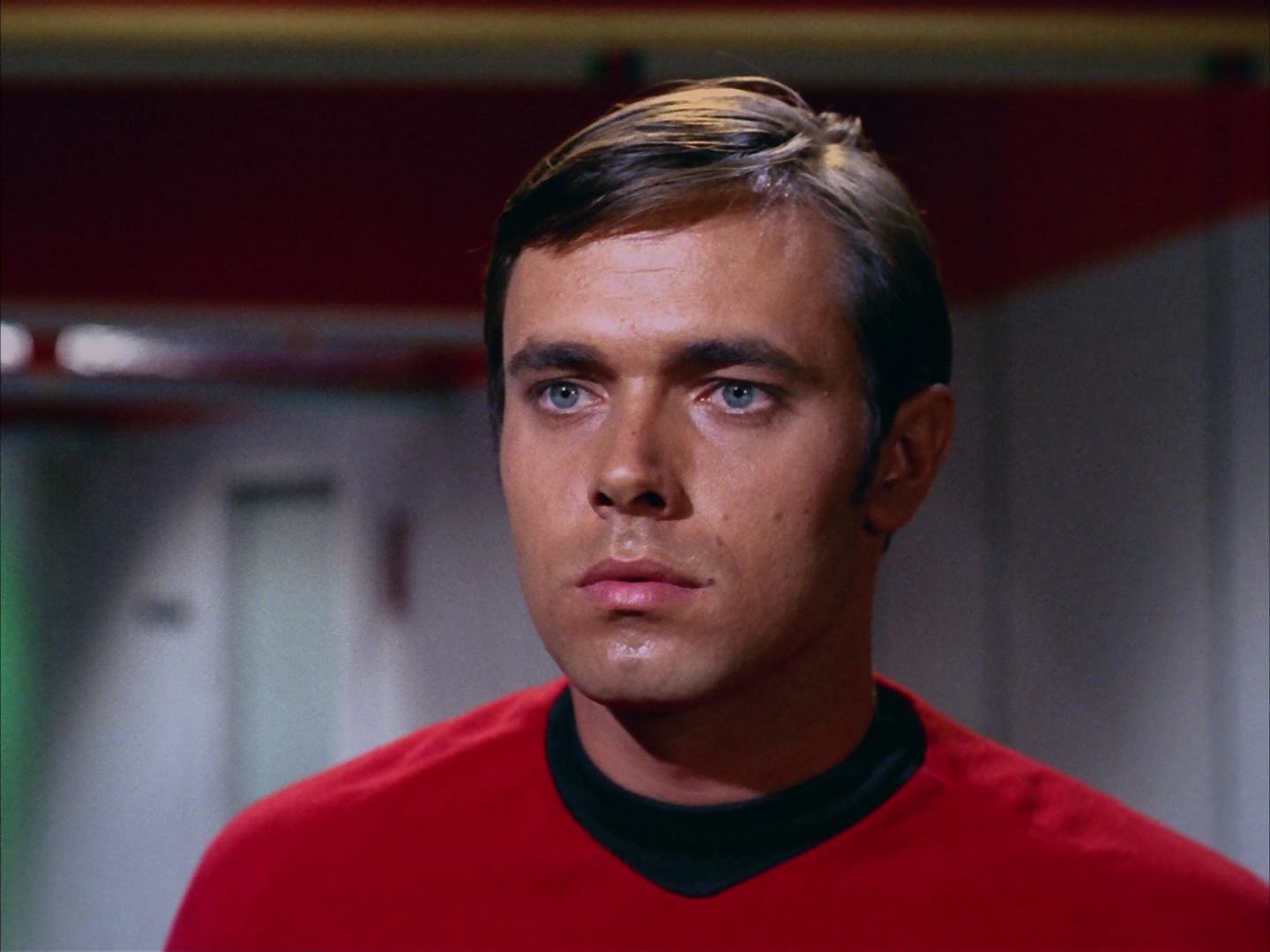 ariane179254_StarTrek_2x13_Obsession_2783.jpg