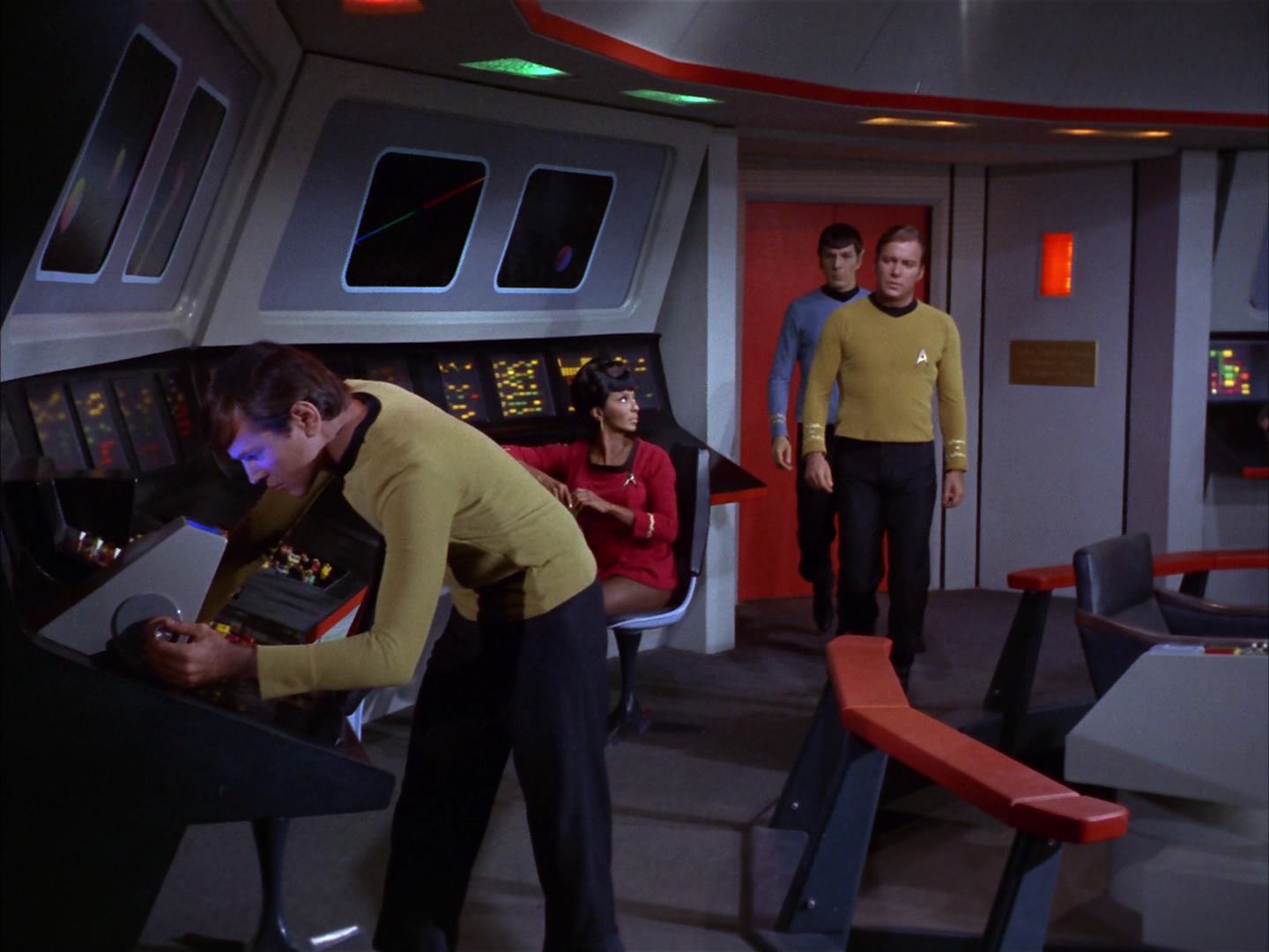 ariane179254_StarTrek_2x13_Obsession_2805.jpg