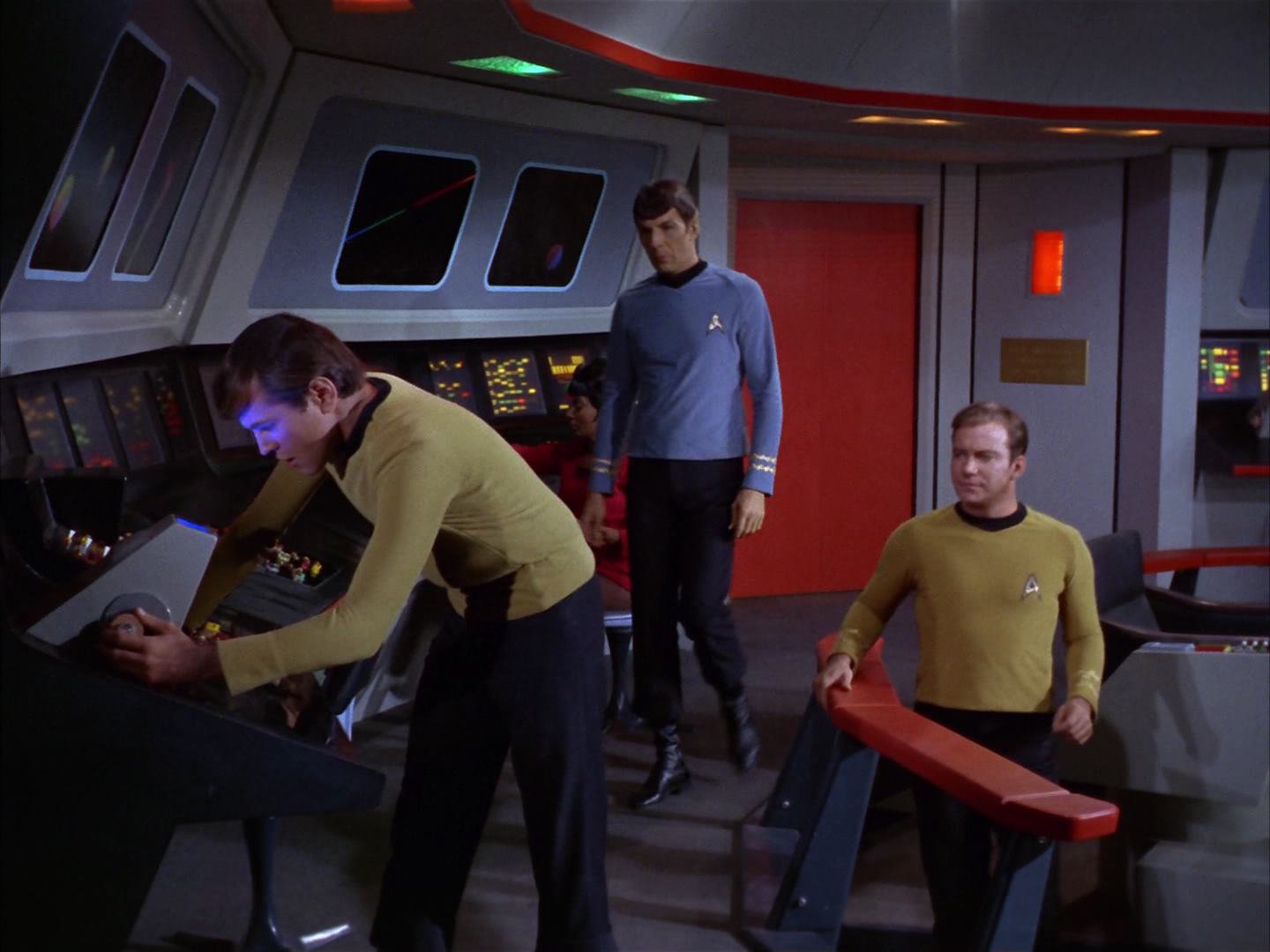 ariane179254_StarTrek_2x13_Obsession_2807.jpg