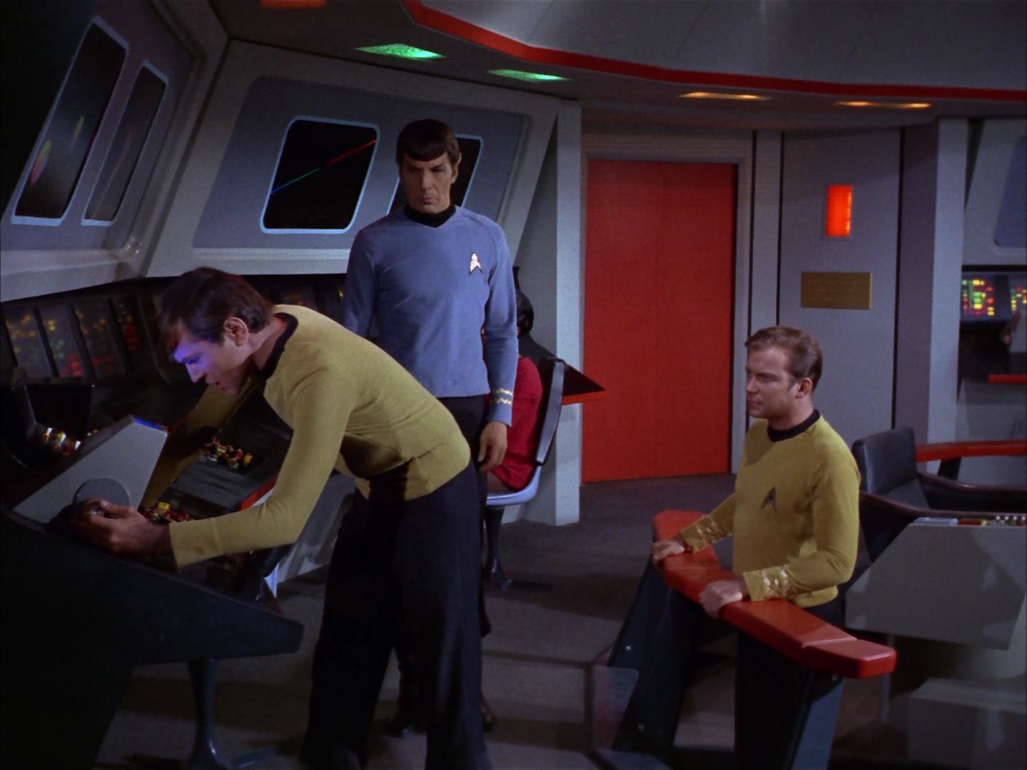 ariane179254_StarTrek_2x13_Obsession_2810.jpg