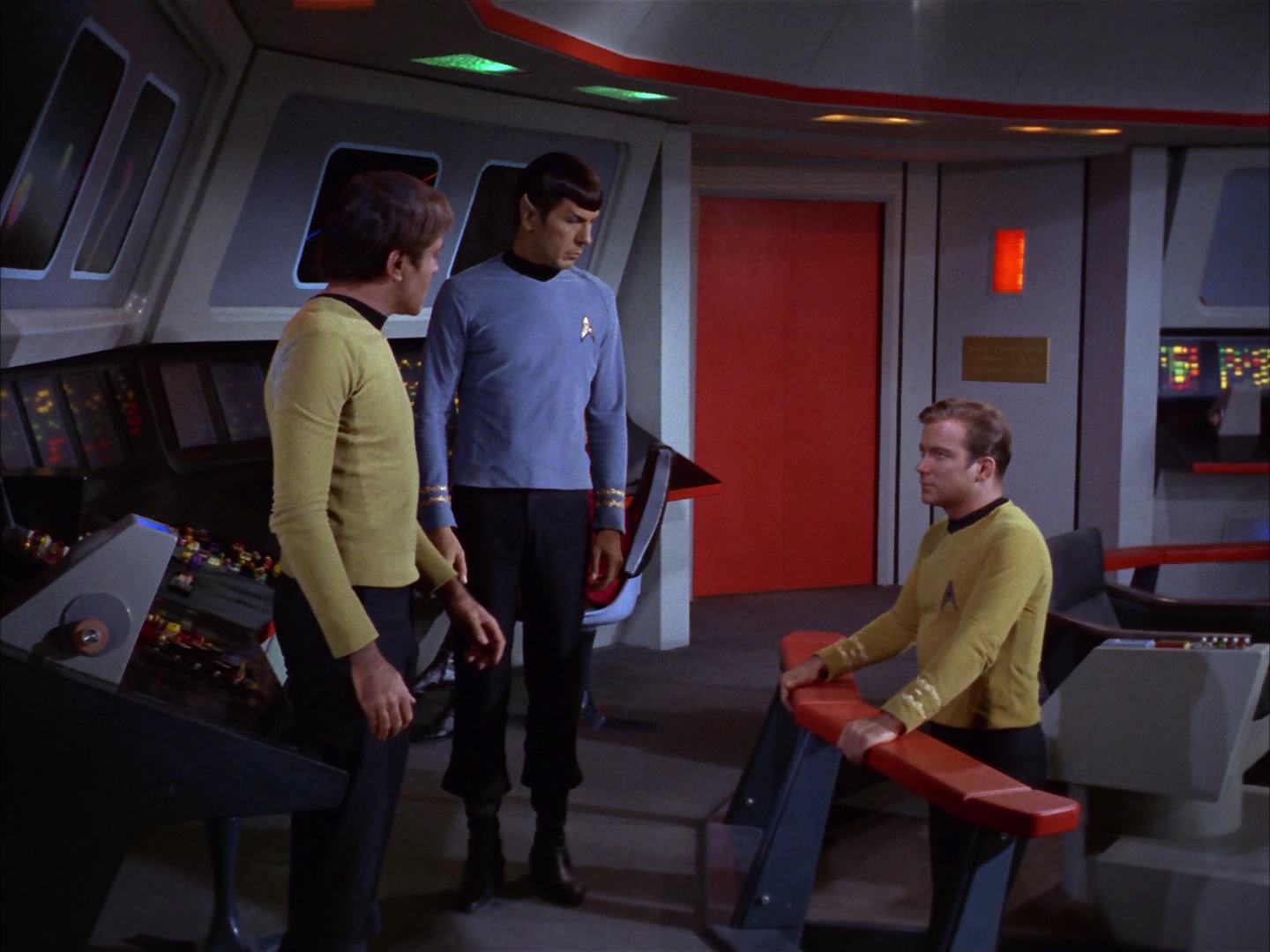 ariane179254_StarTrek_2x13_Obsession_2814.jpg