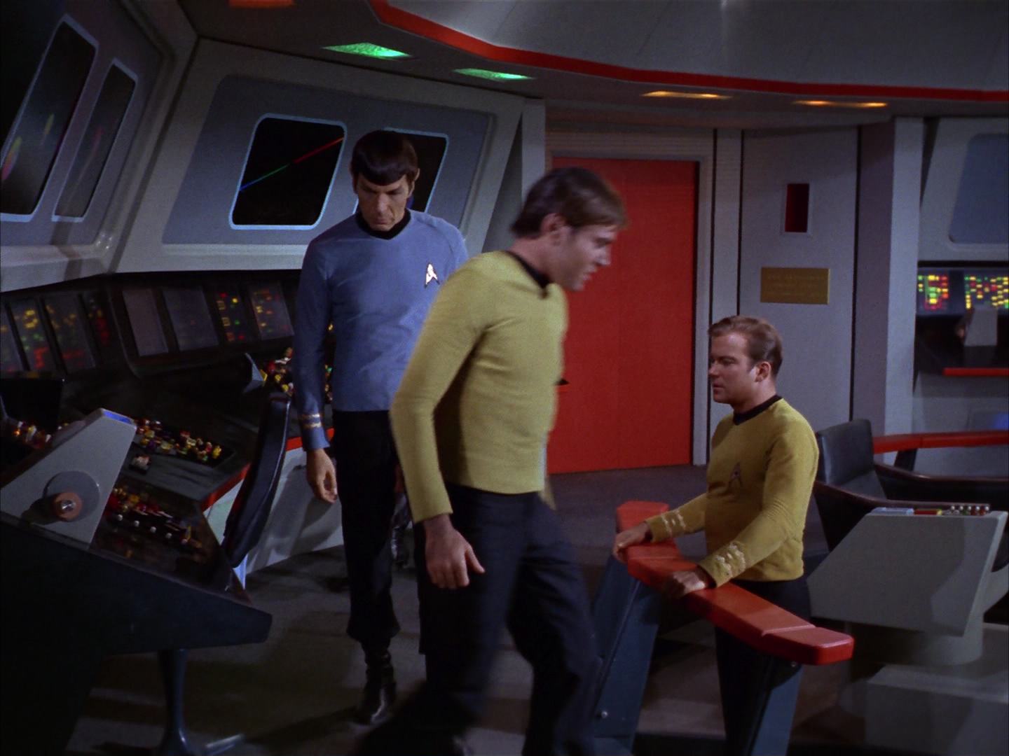 ariane179254_StarTrek_2x13_Obsession_2818.jpg