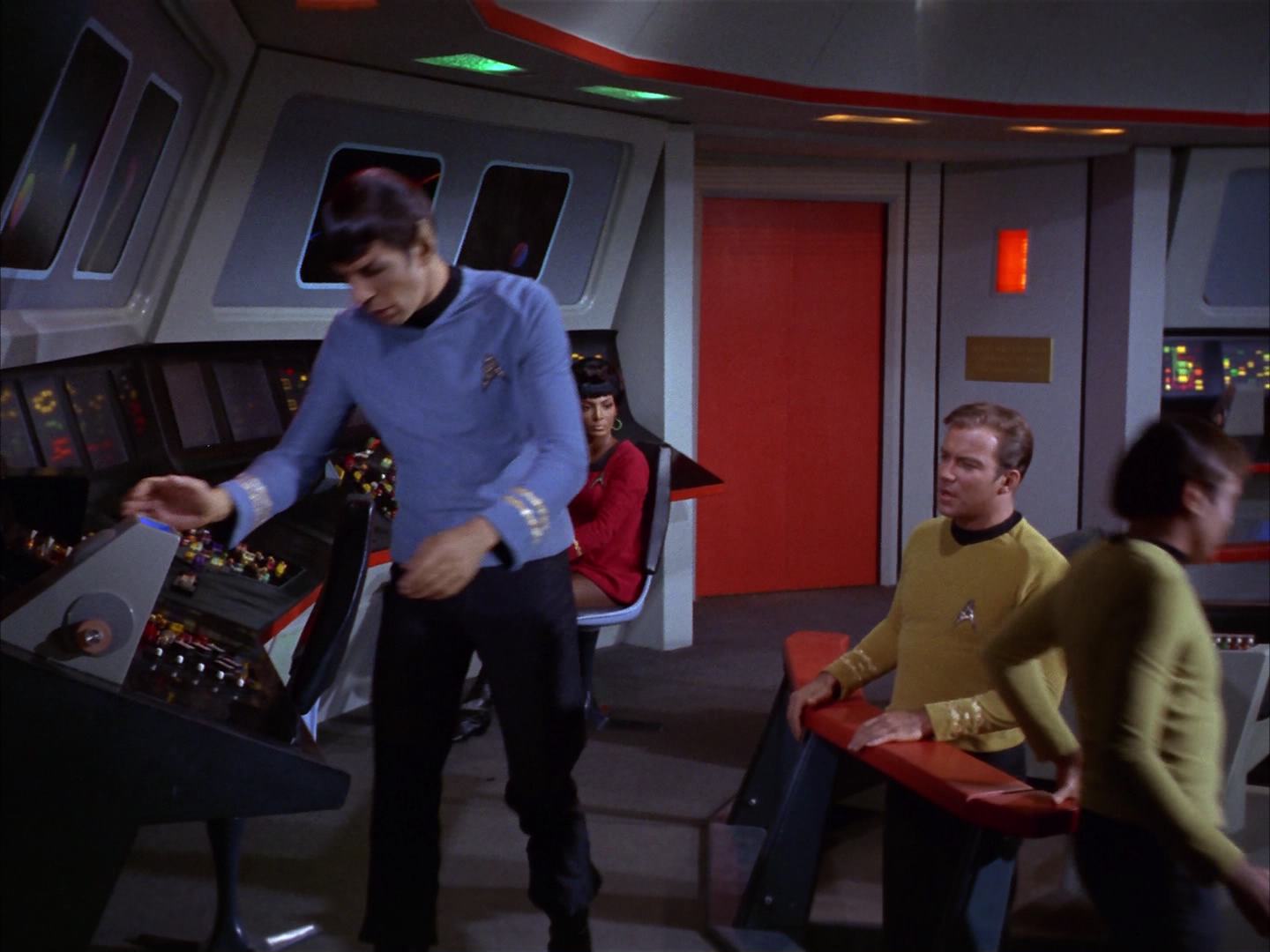 ariane179254_StarTrek_2x13_Obsession_2819.jpg