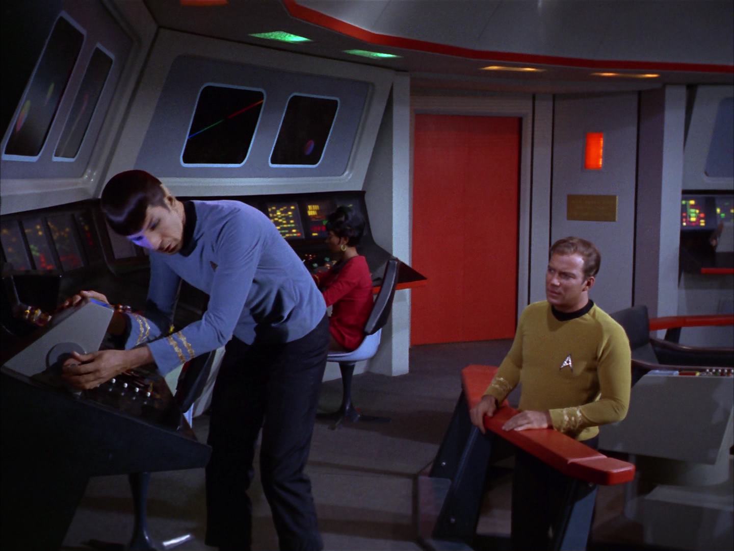 ariane179254_StarTrek_2x13_Obsession_2823.jpg