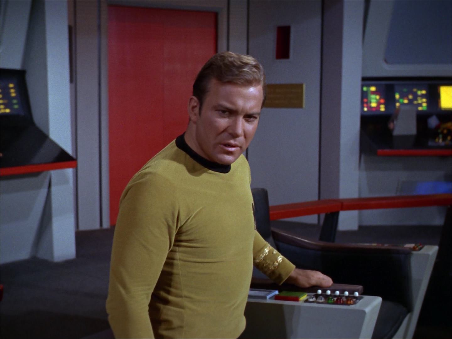 ariane179254_StarTrek_2x13_Obsession_2834.jpg