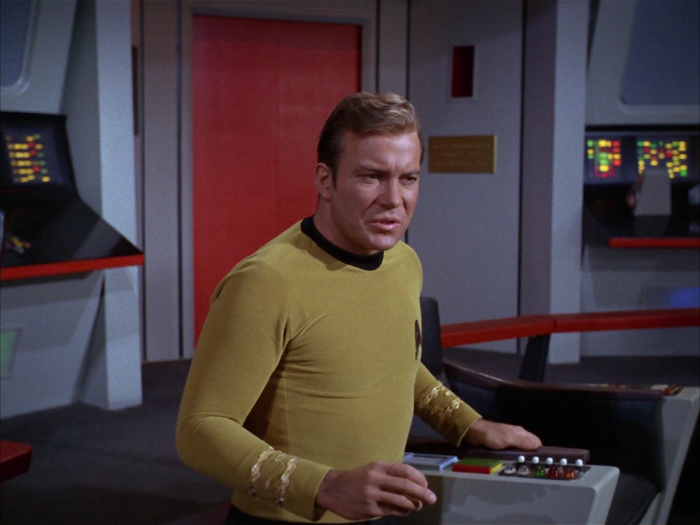 ariane179254_StarTrek_2x13_Obsession_2844.jpg
