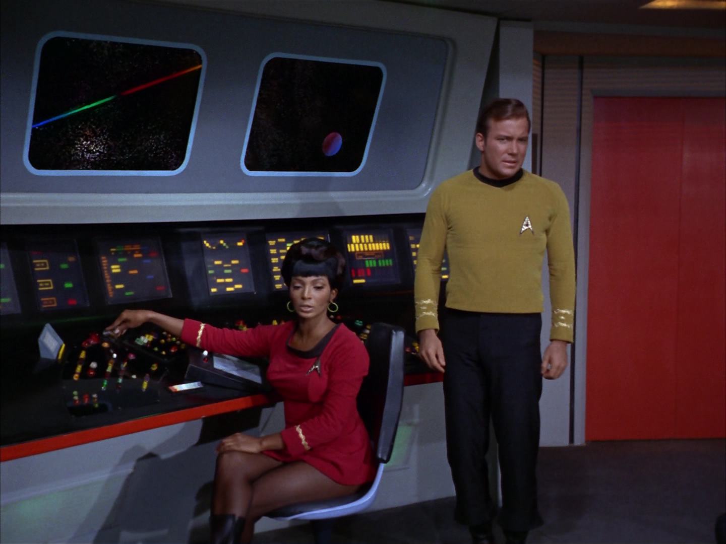 ariane179254_StarTrek_2x13_Obsession_2857.jpg