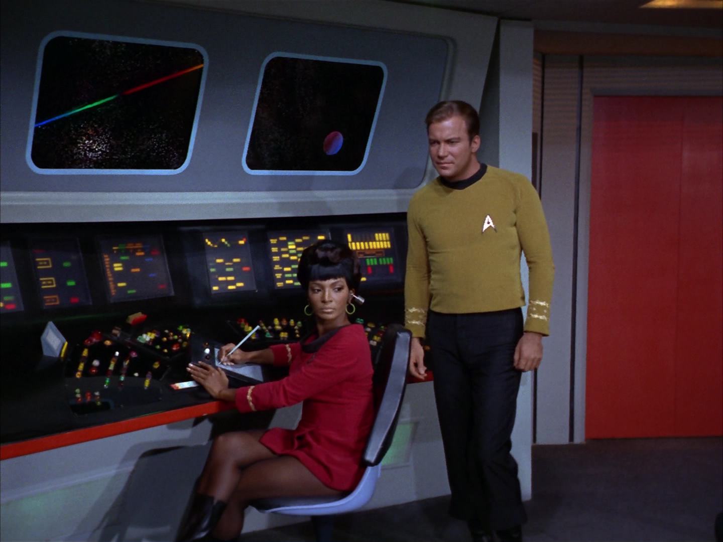 ariane179254_StarTrek_2x13_Obsession_2864.jpg