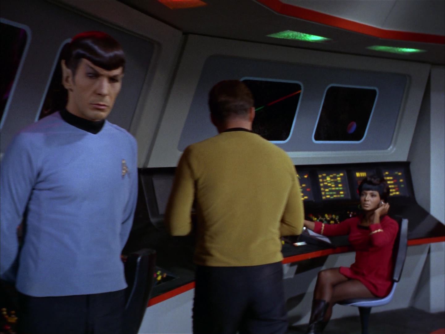 ariane179254_StarTrek_2x13_Obsession_2899.jpg