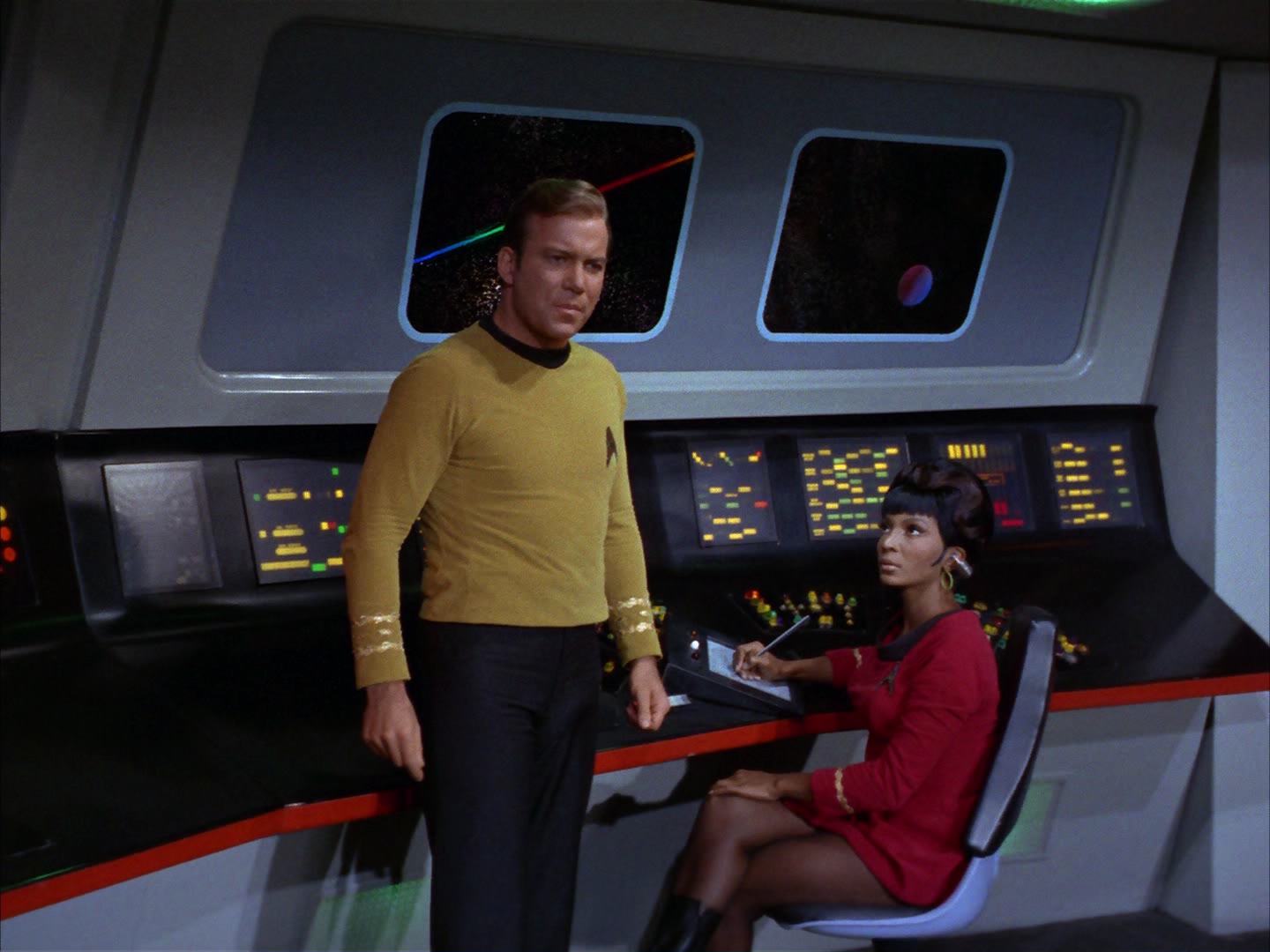 ariane179254_StarTrek_2x13_Obsession_2906.jpg