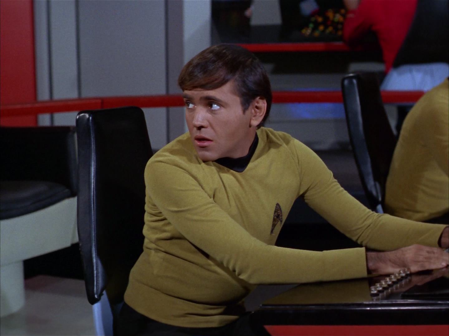 ariane179254_StarTrek_2x13_Obsession_2908.jpg