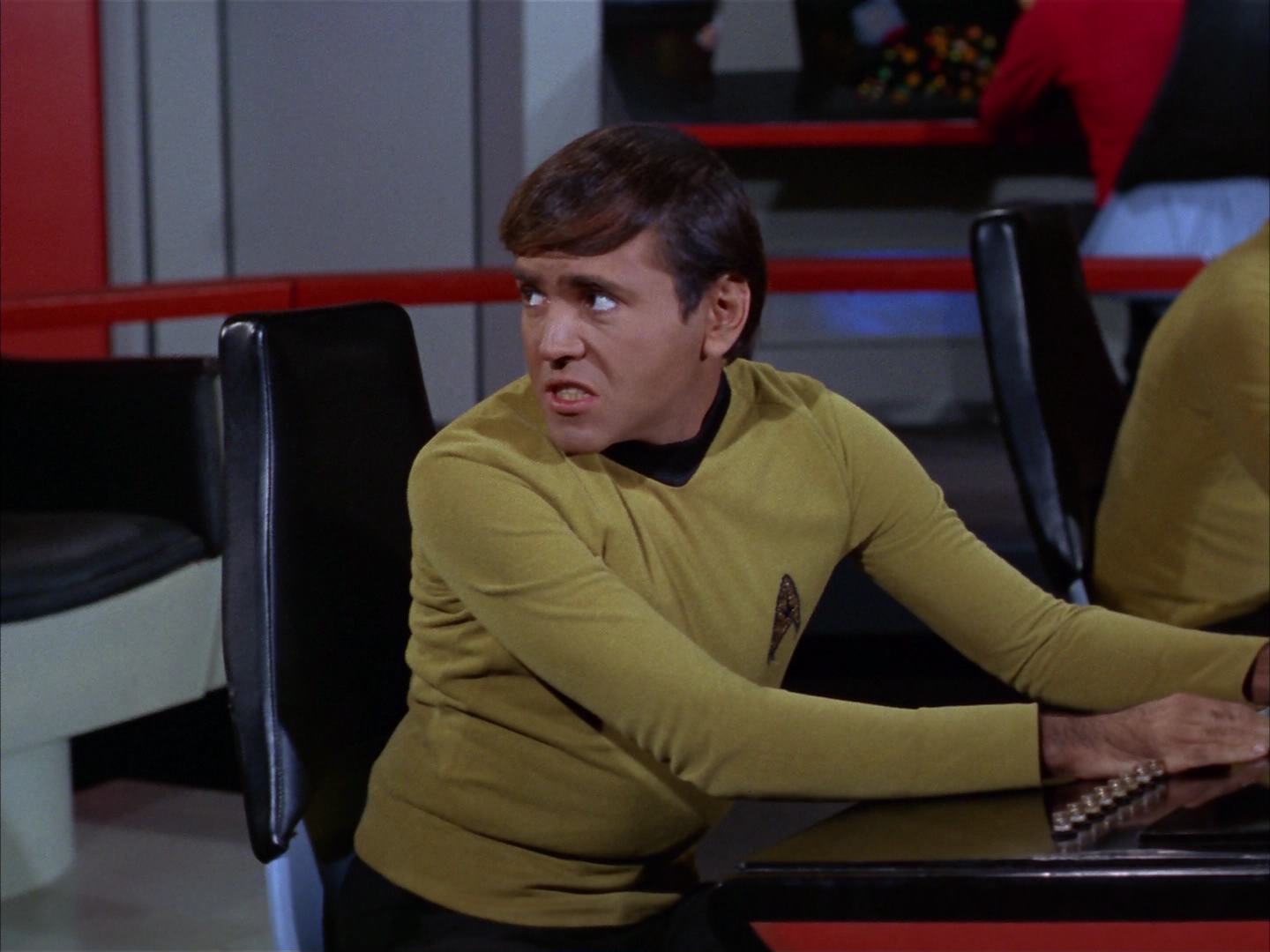 ariane179254_StarTrek_2x13_Obsession_2909.jpg