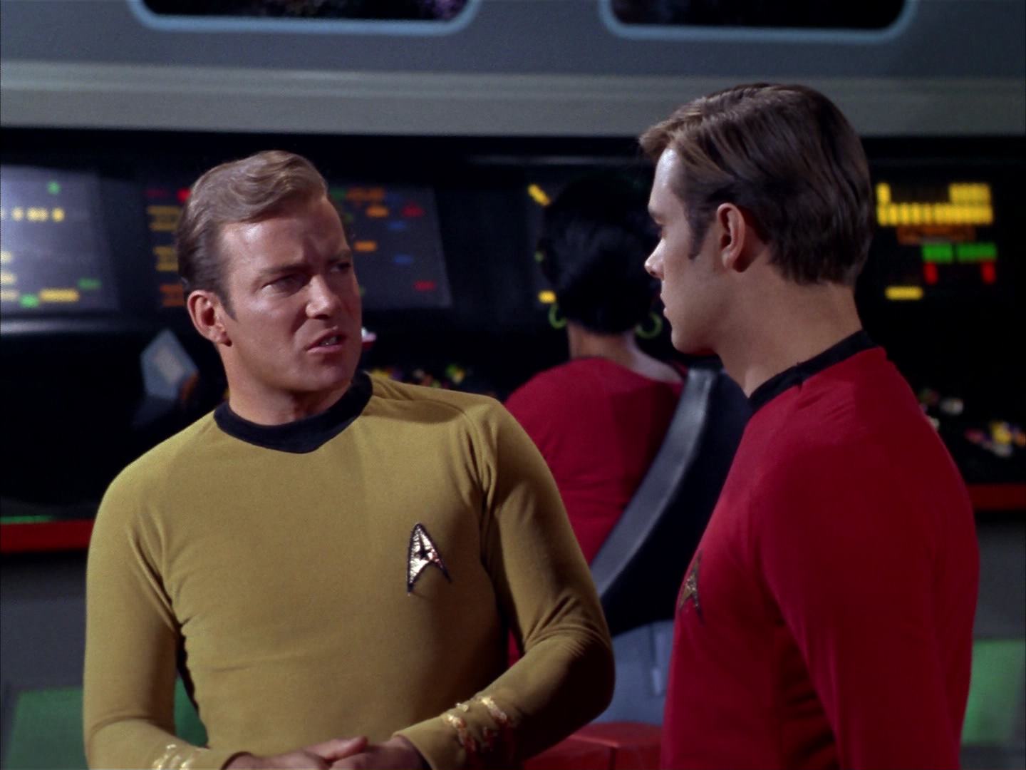 ariane179254_StarTrek_2x13_Obsession_2963.jpg