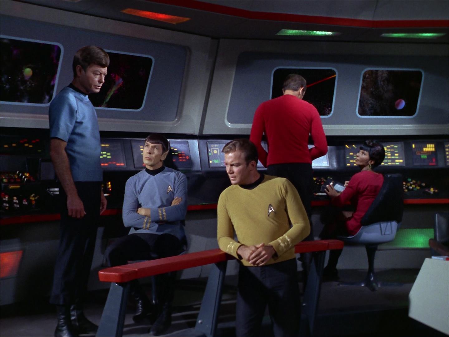 ariane179254_StarTrek_2x13_Obsession_2970.jpg