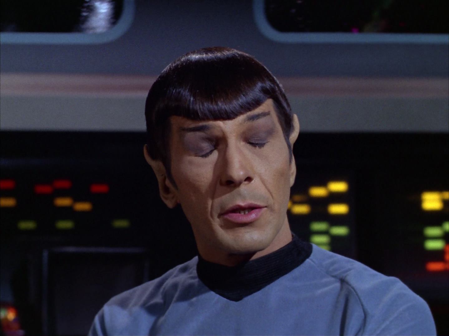 ariane179254_StarTrek_2x13_Obsession_2976.jpg
