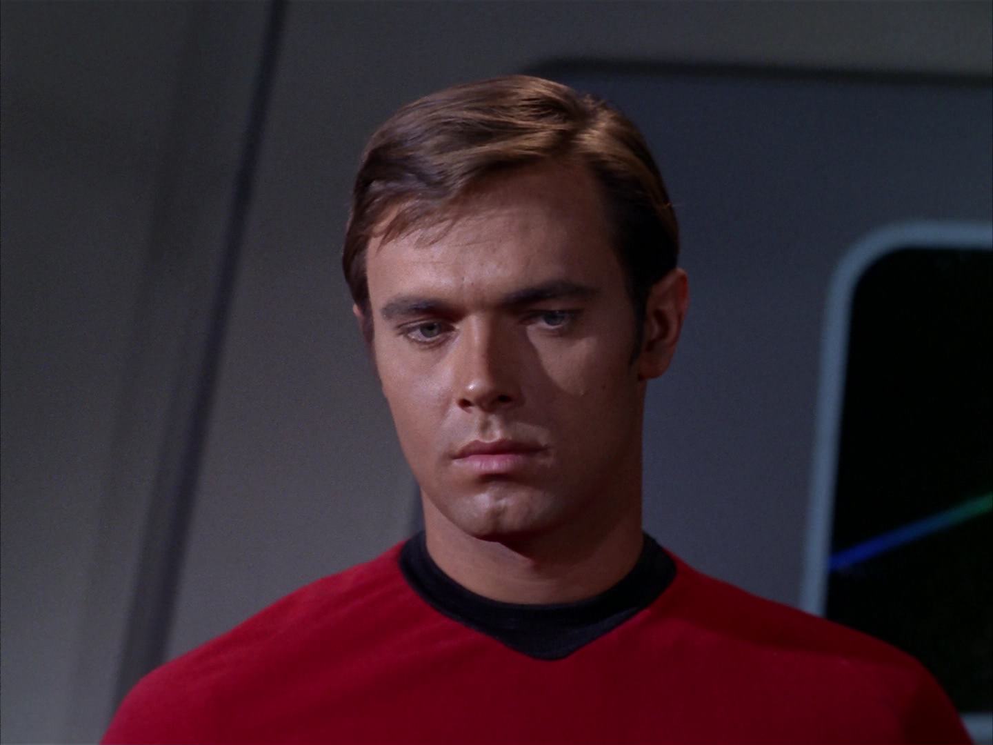 ariane179254_StarTrek_2x13_Obsession_3030.jpg