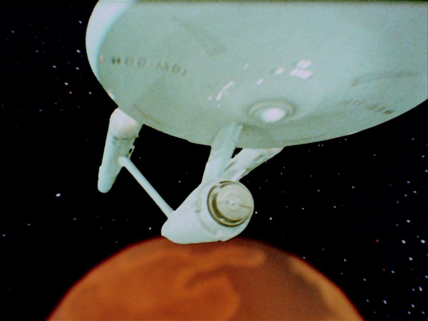 ariane179254_StarTrek_2x13_Obsession_3060.jpg