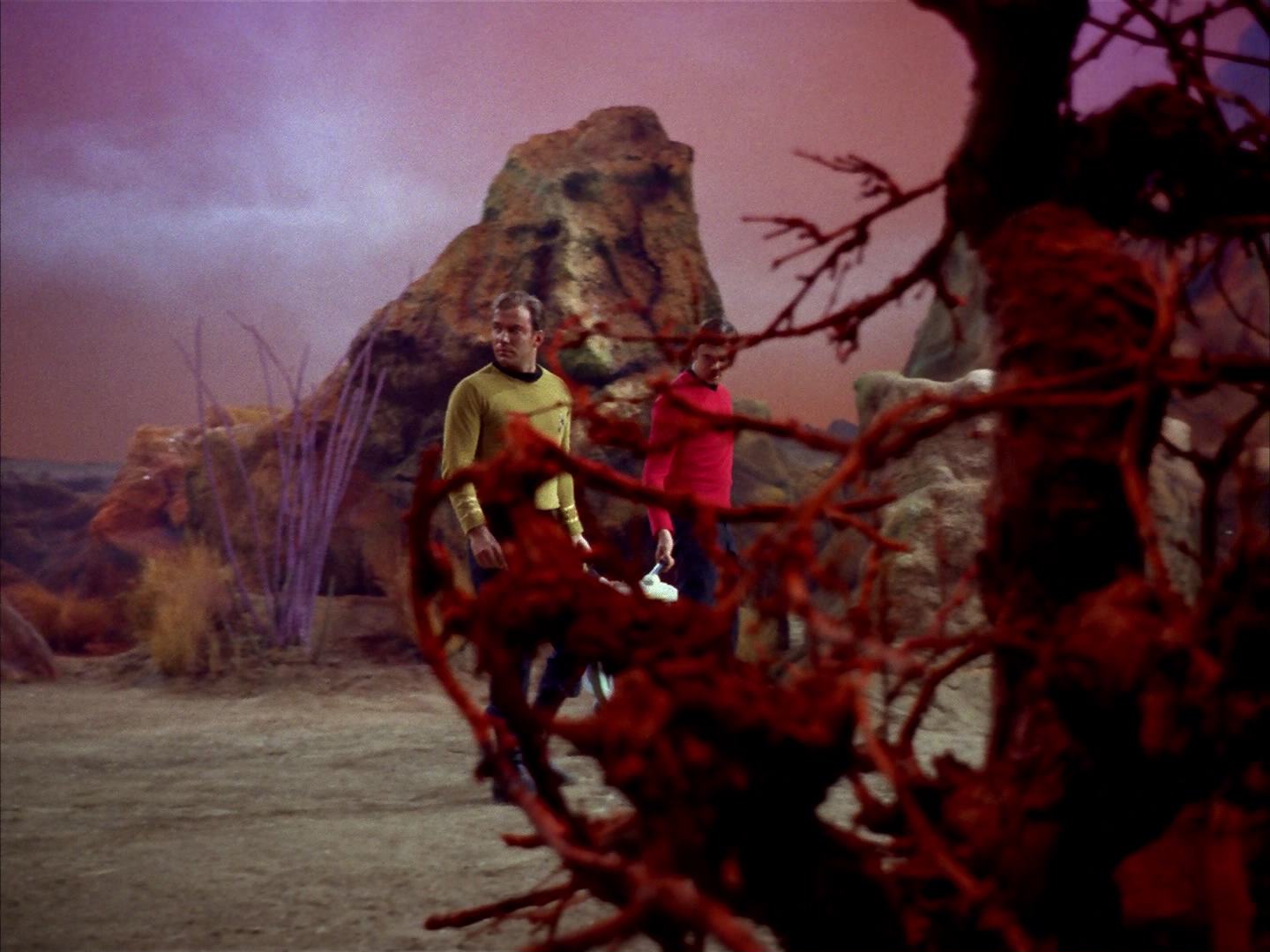 ariane179254_StarTrek_2x13_Obsession_3067.jpg