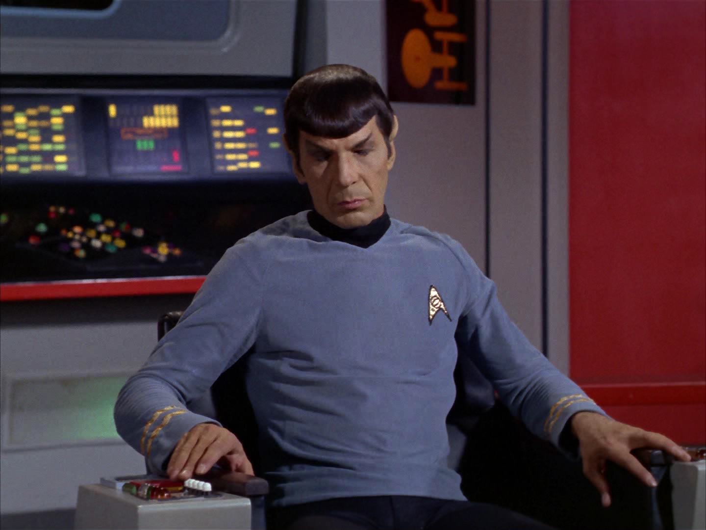 ariane179254_StarTrek_2x13_Obsession_3098.jpg