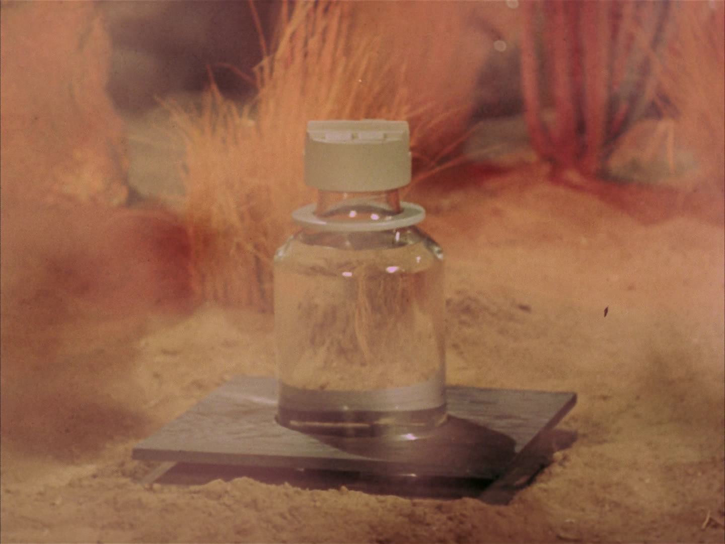 ariane179254_StarTrek_2x13_Obsession_3129.jpg