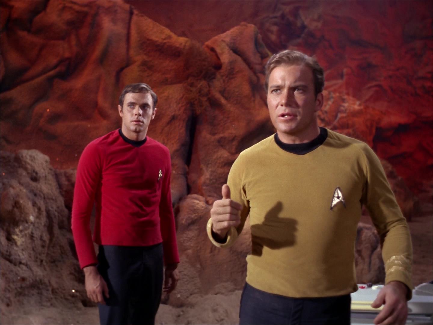 ariane179254_StarTrek_2x13_Obsession_3144.jpg