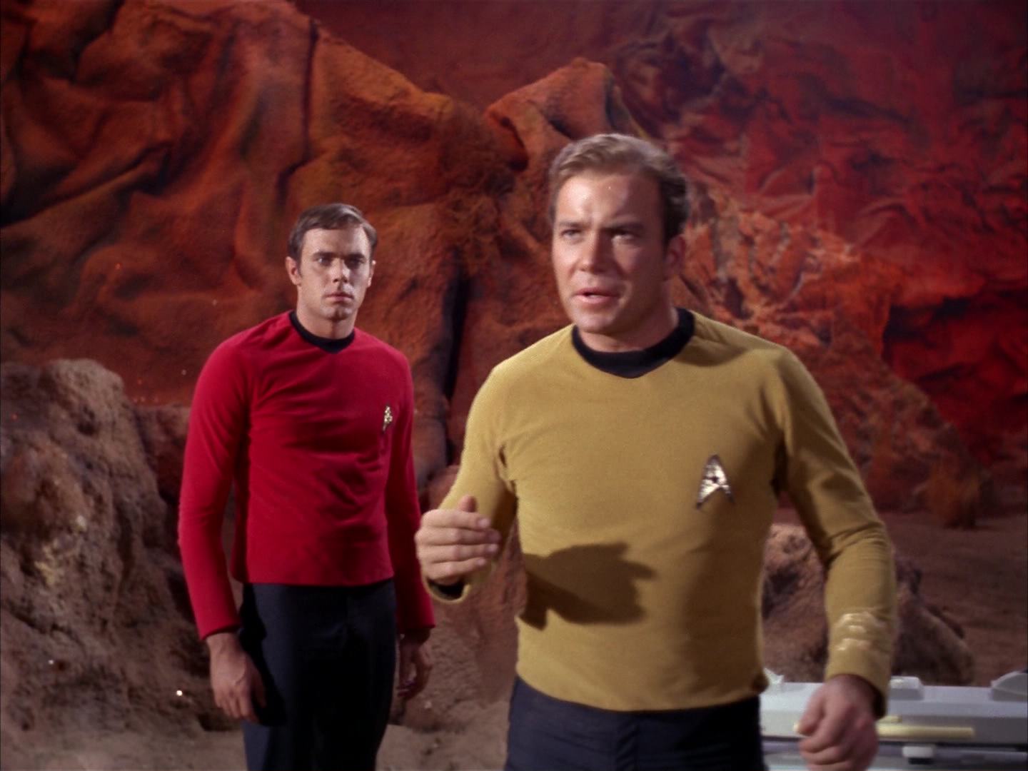 ariane179254_StarTrek_2x13_Obsession_3148.jpg