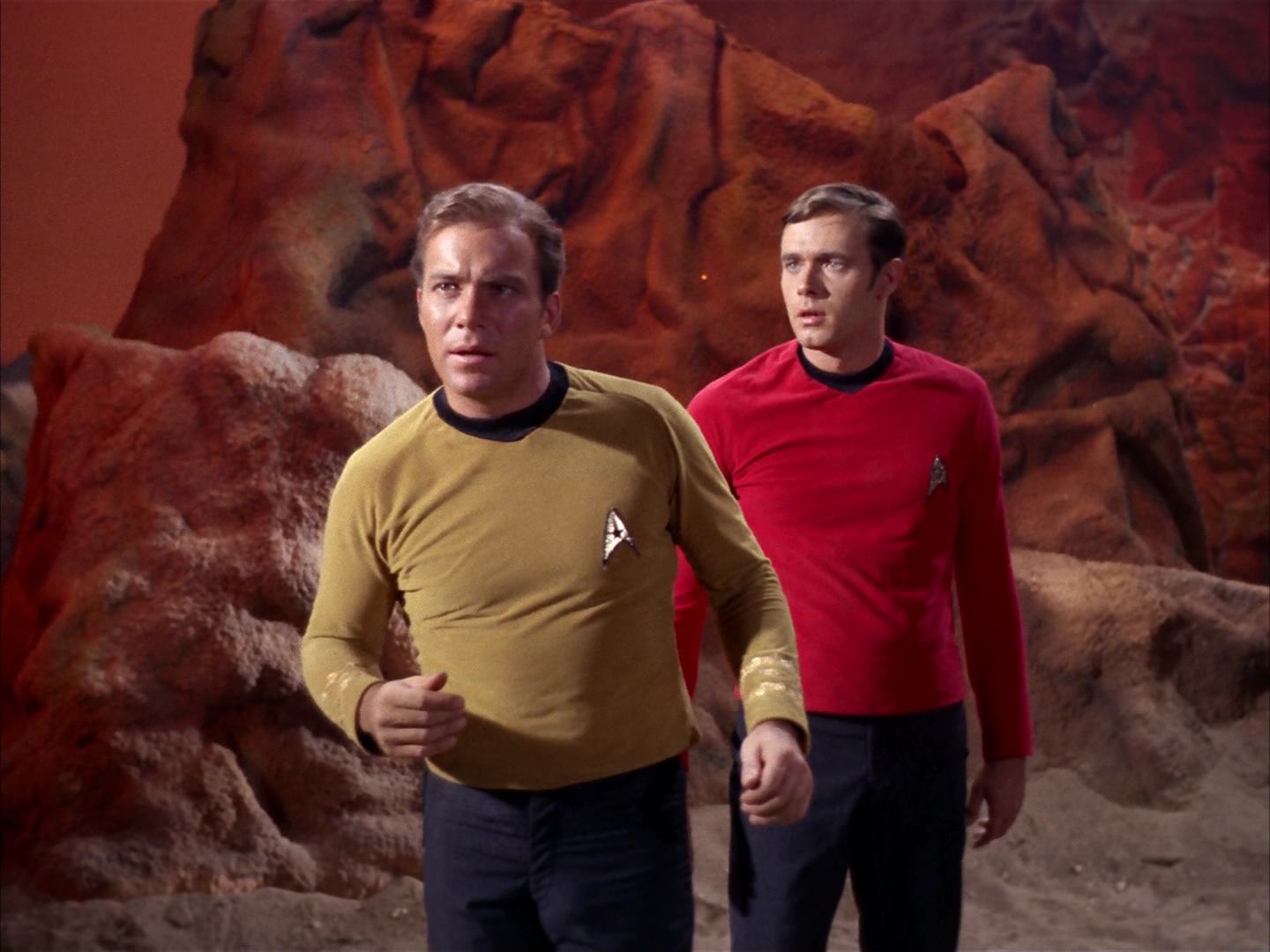 ariane179254_StarTrek_2x13_Obsession_3153.jpg